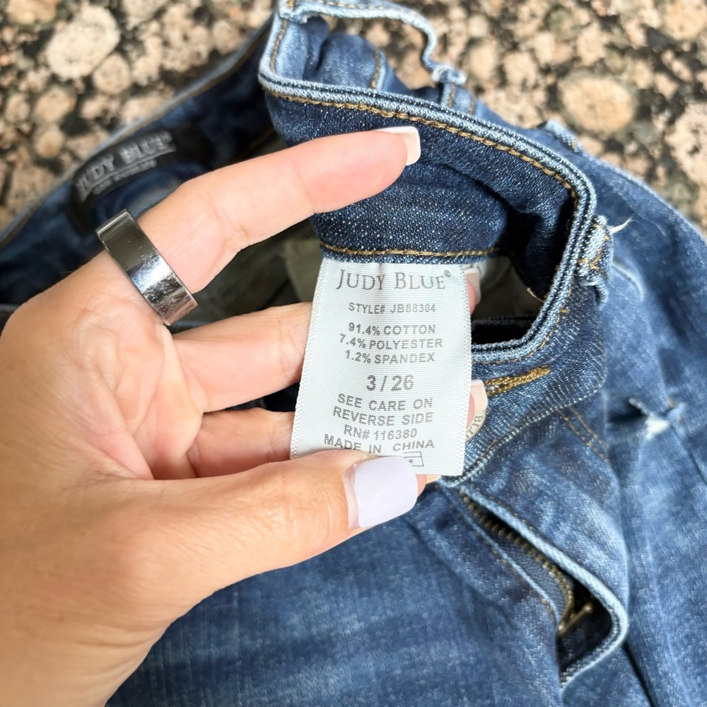 Judy Blue Women’s Size 3/26 Relaxed Fit Stretch Jeans Blue Denim Distressed - Picture 5 of 6